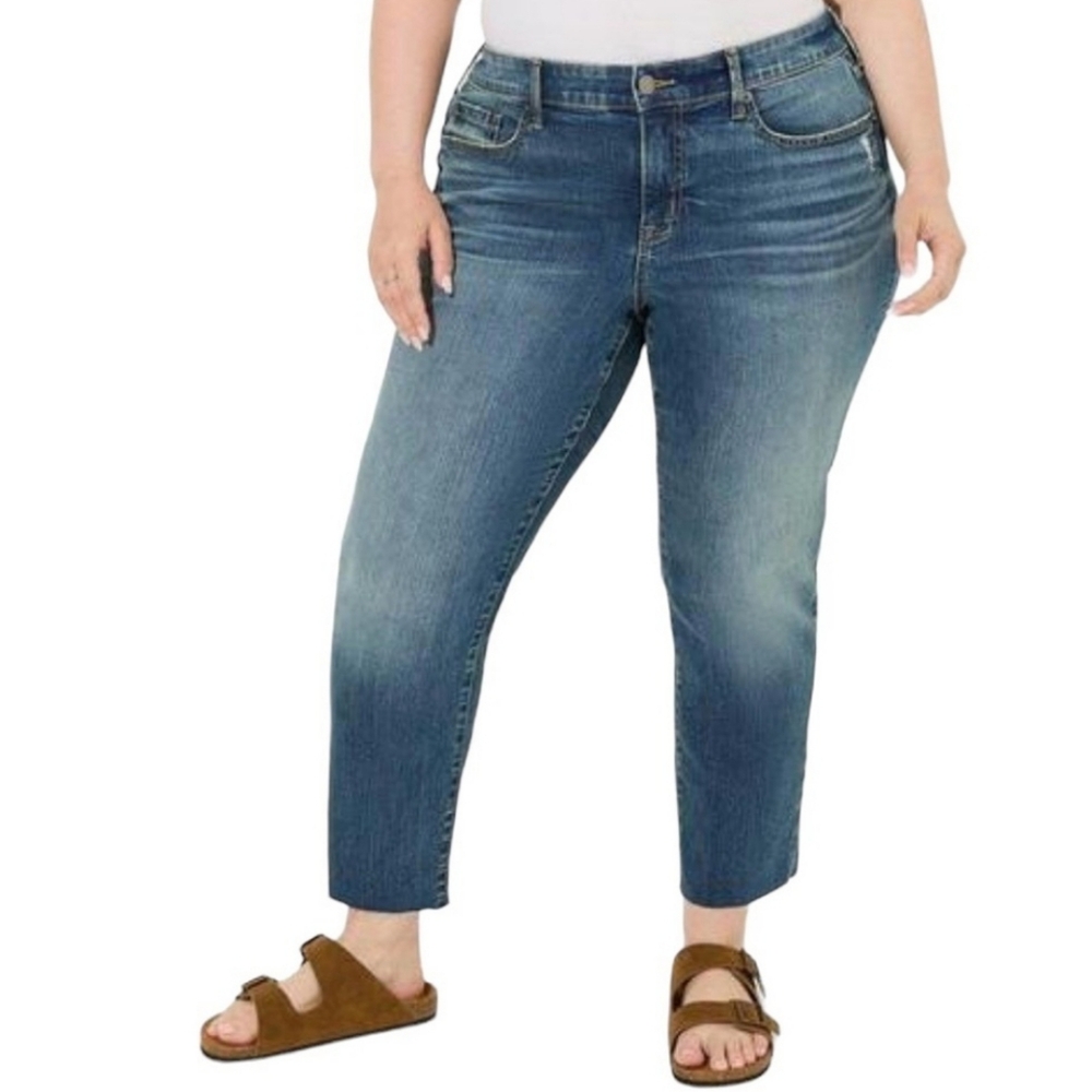 TORRID Crop Boyfriend Vintage Stretch Blue Jeans 28